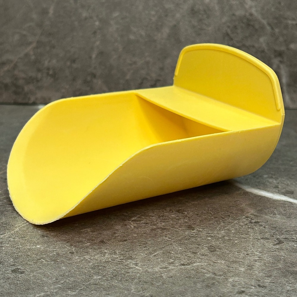 Vintage Tupperware Yellow Flour Sugar Scoop 292-17 Retro Kitchen Tool